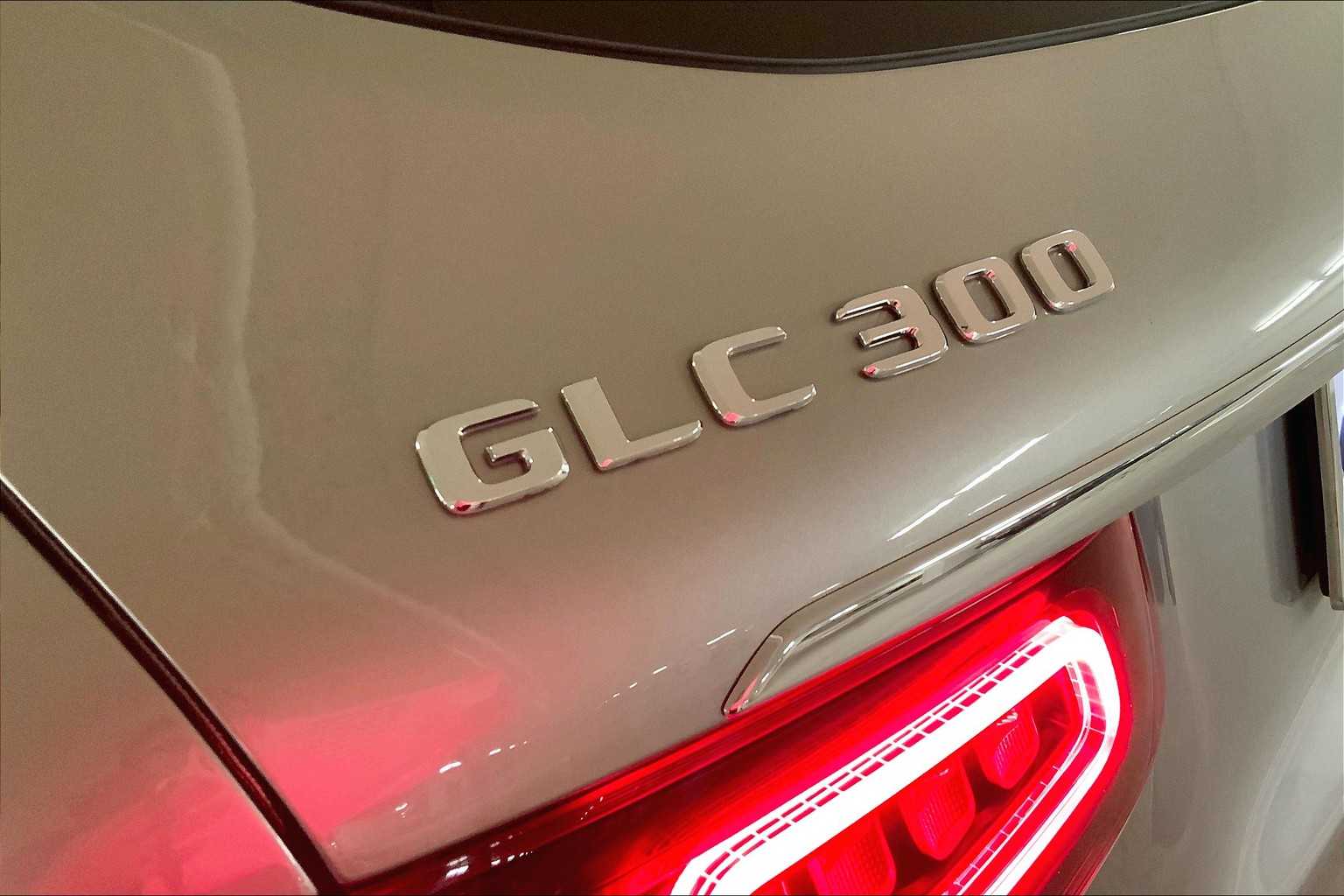 2022 Mercedes Benz GLC 300 photo 28