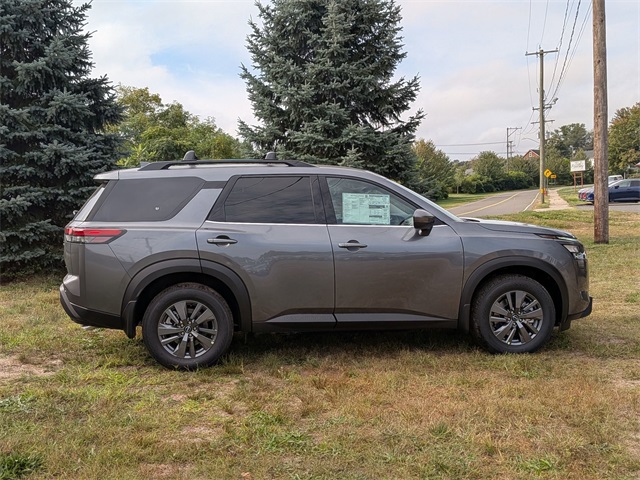 2025 Nissan Pathfinder SV photo 2