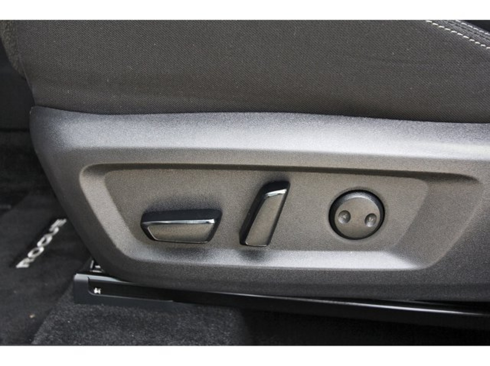 2025 Nissan Rogue SV Black at Robbins Nissan