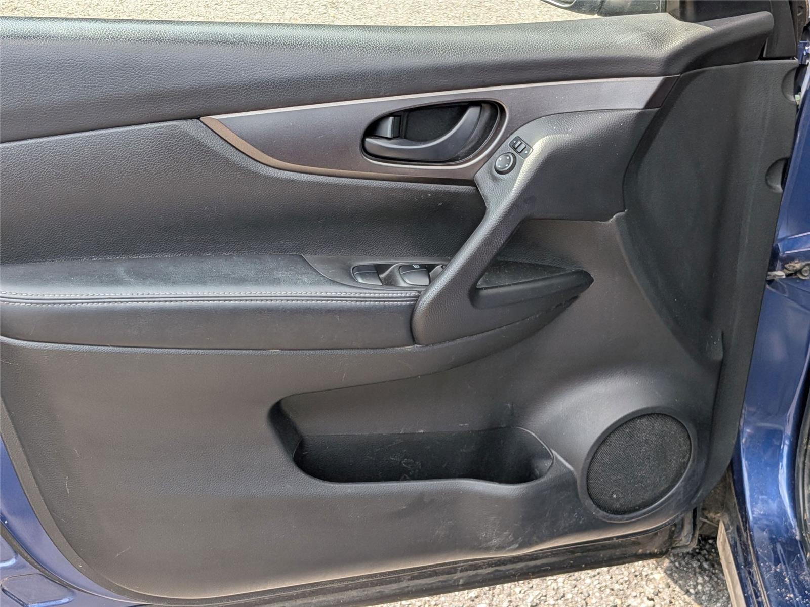 2019 Nissan Rogue Sport S photo 11