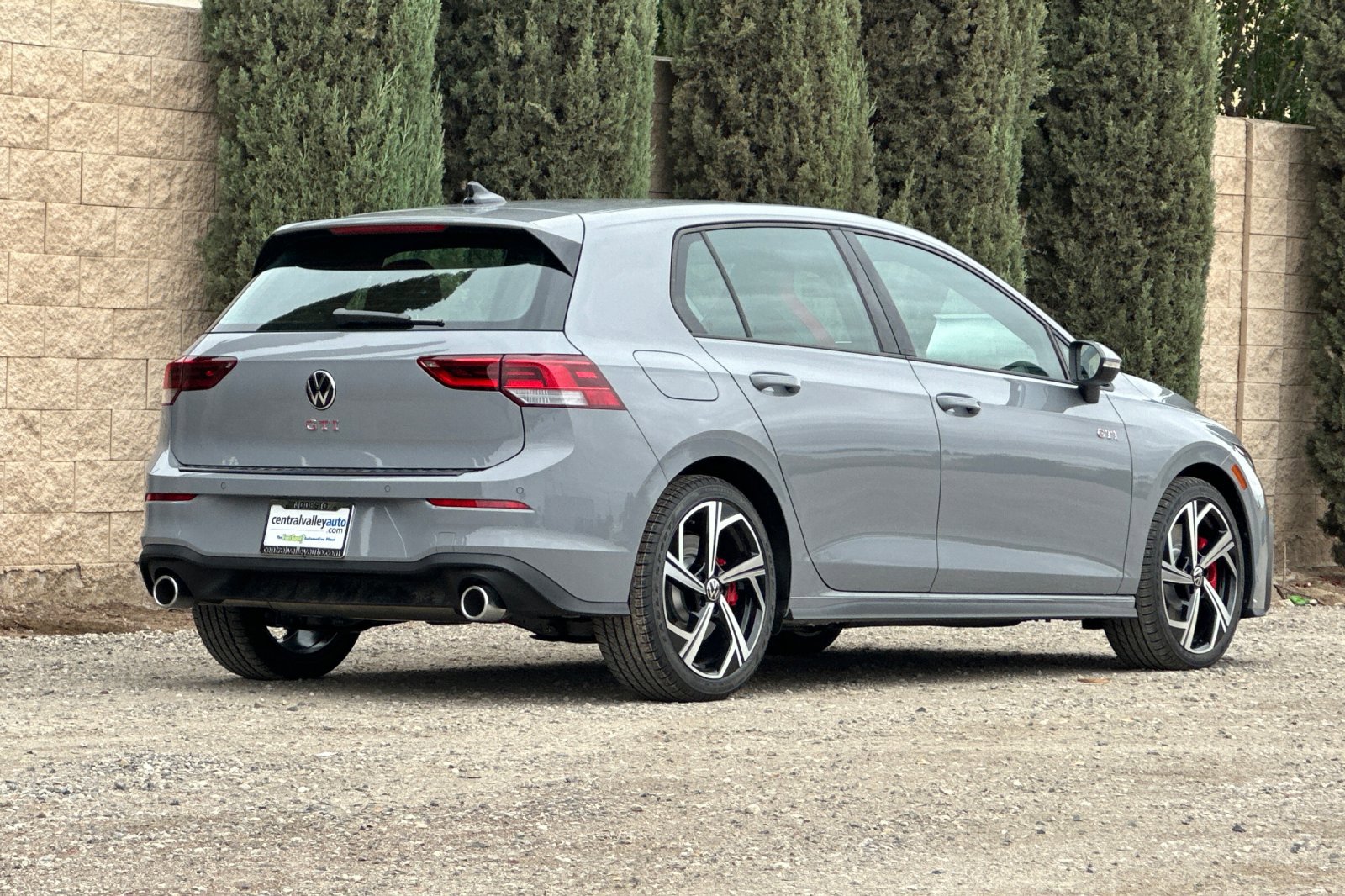 2025 Volkswagen Golf GTI SE photo 4