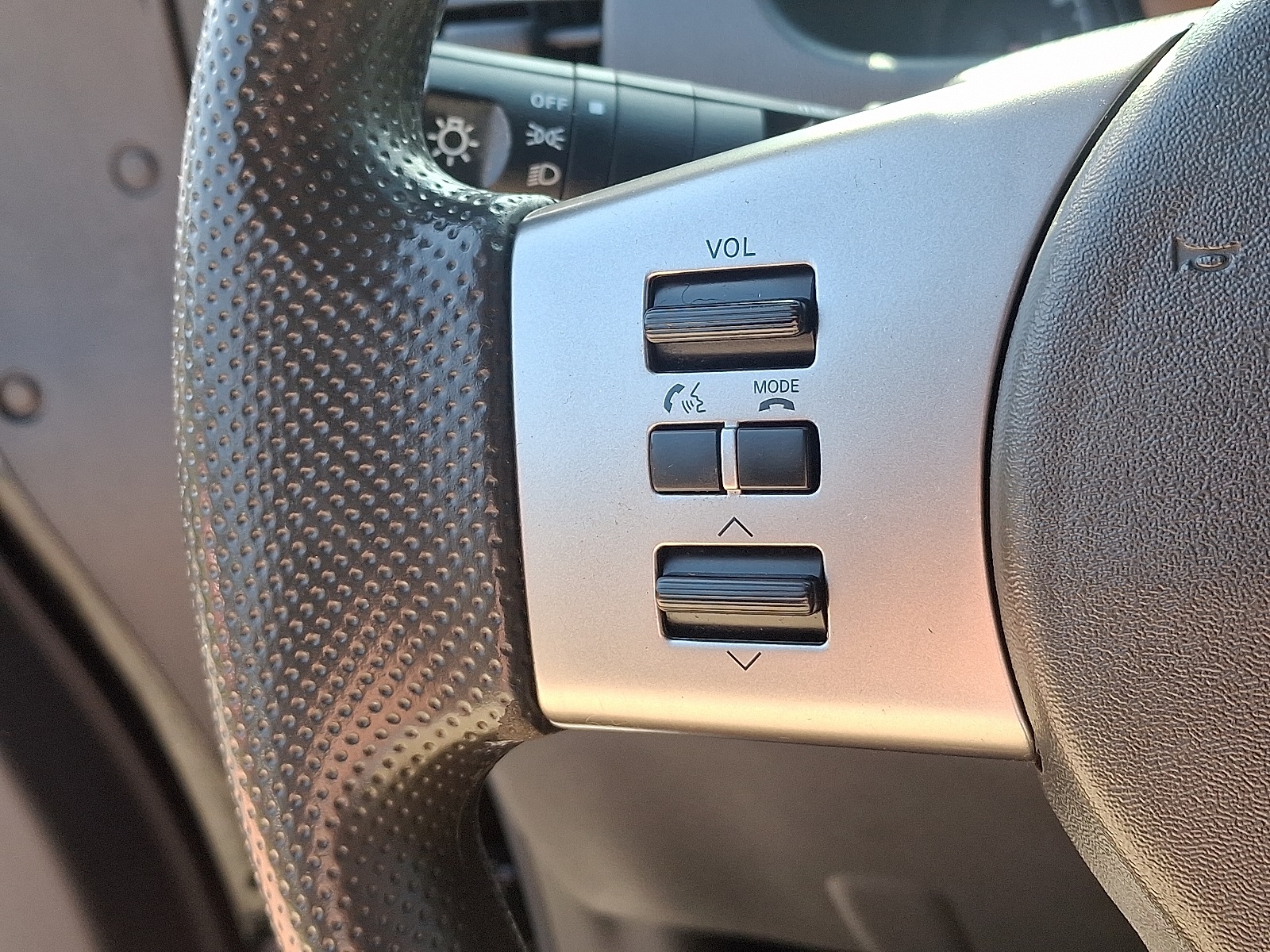 2012 Nissan Frontier SV photo 18