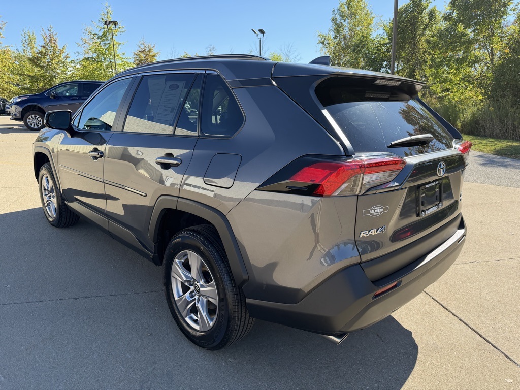2023 Toyota RAV4 XLE photo 3