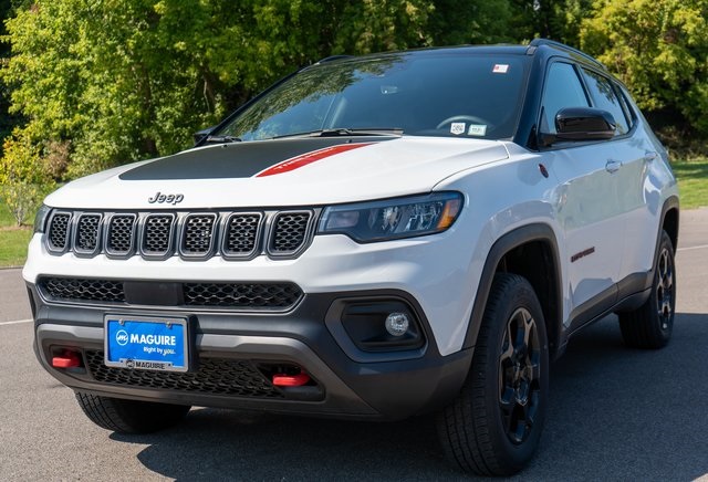 2023 Jeep Compass Trailhawk photo 2