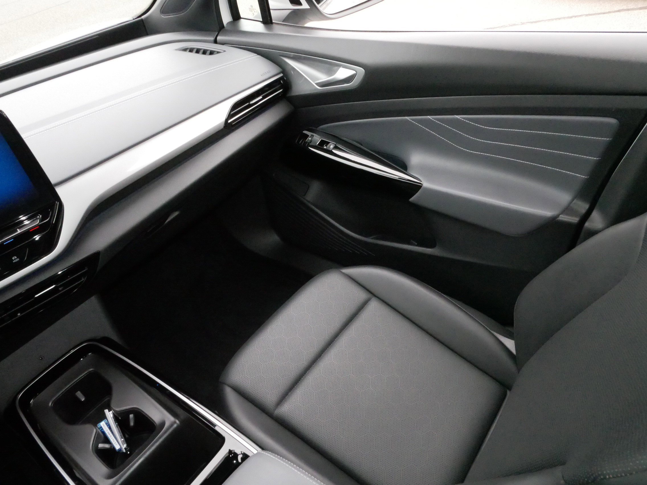 2023 Volkswagen ID.4 Pro Plus photo 11