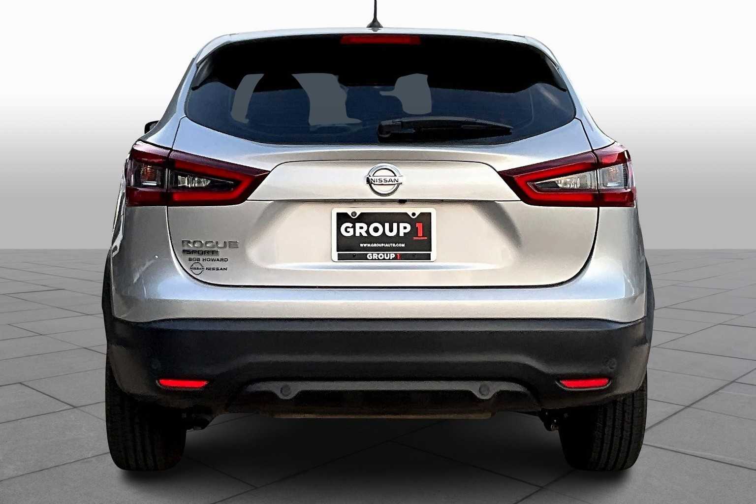 2020 Nissan Rogue Sport S photo 3