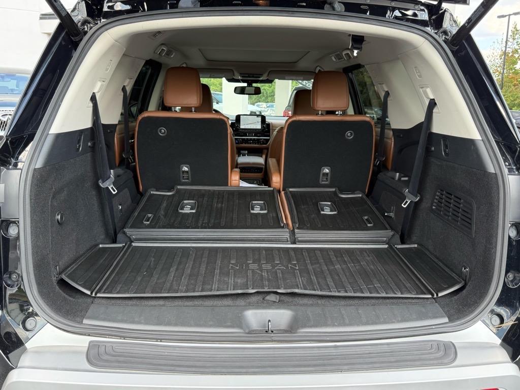2022 Nissan Pathfinder Platinum photo 3