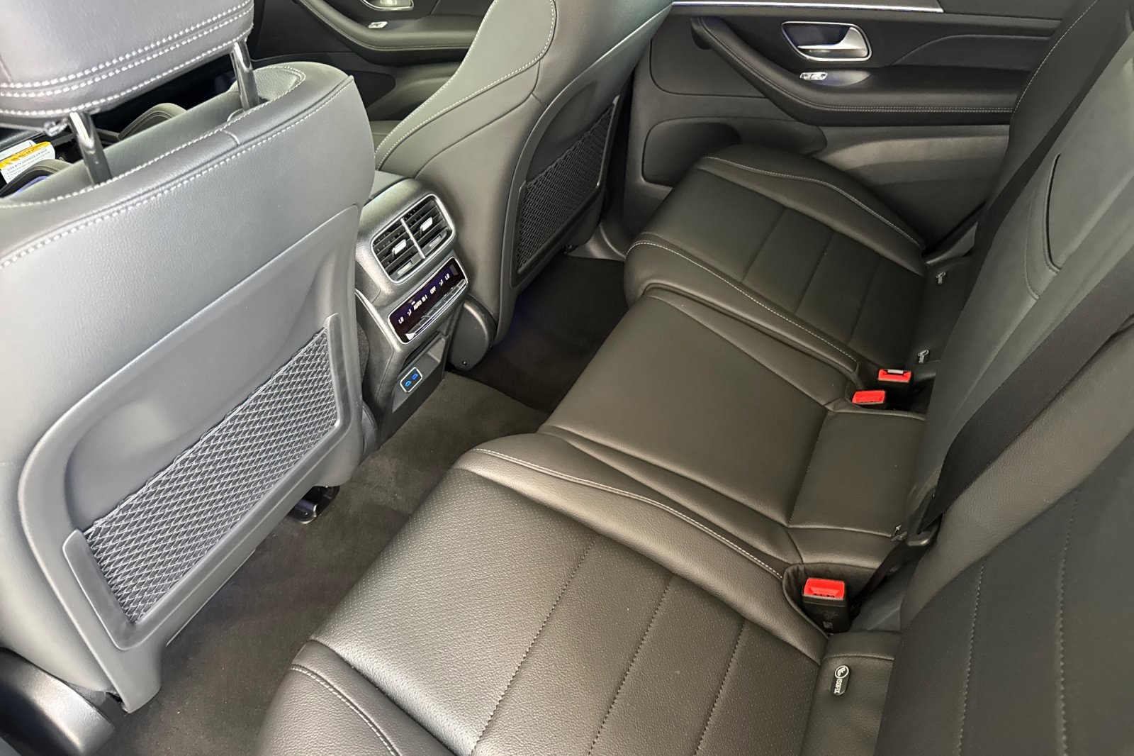 2025 Mercedes Benz GLS 450 4MATIC photo 4