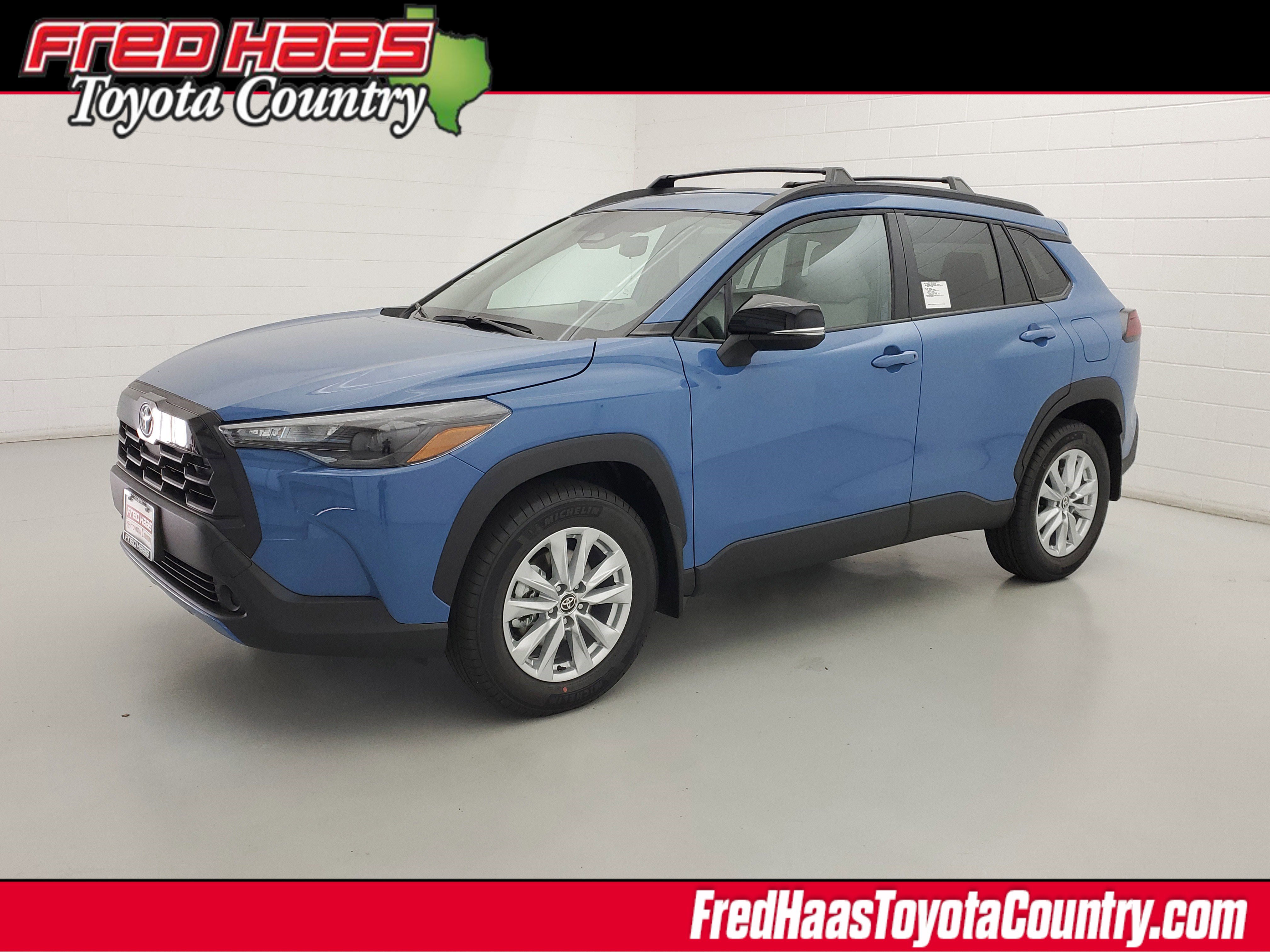 2026 Toyota Corolla Cross LE's photo