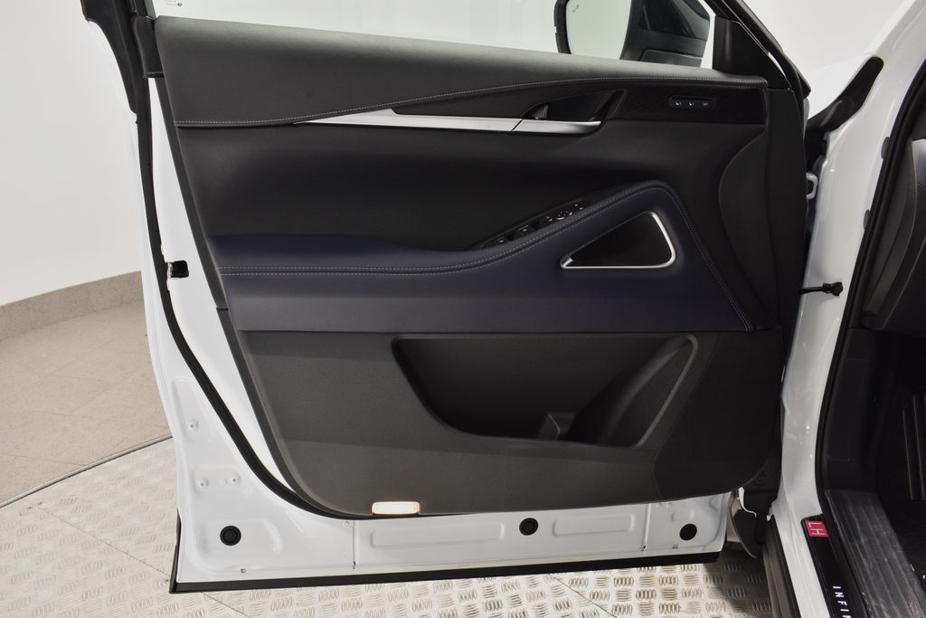 2026 Infiniti QX60 Luxe photo 4