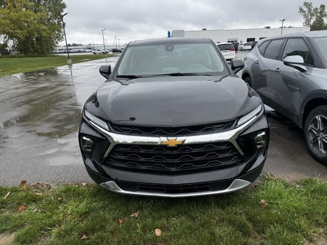 2025 Chevrolet Blazer 2LT photo 2