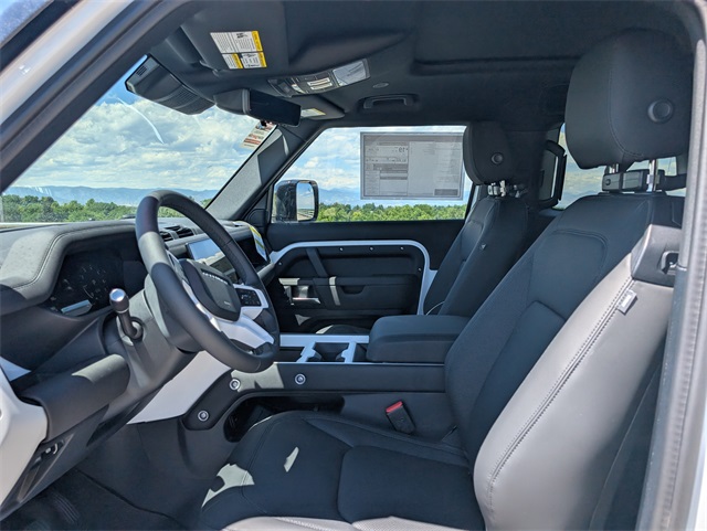 2025 Land Rover Defender 90 X-Dynamic SE photo 5