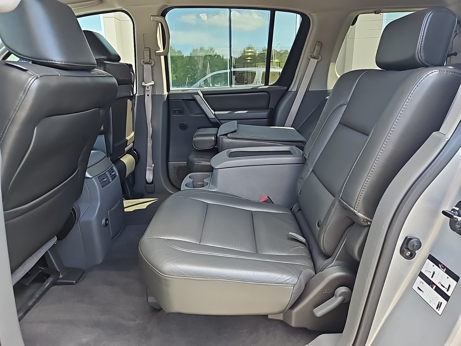 2005 Nissan Armada LE photo 29