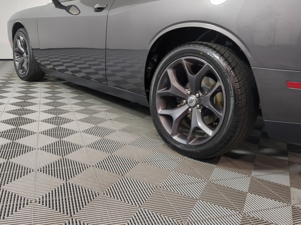 2018 Dodge Challenger SXT Plus photo 2
