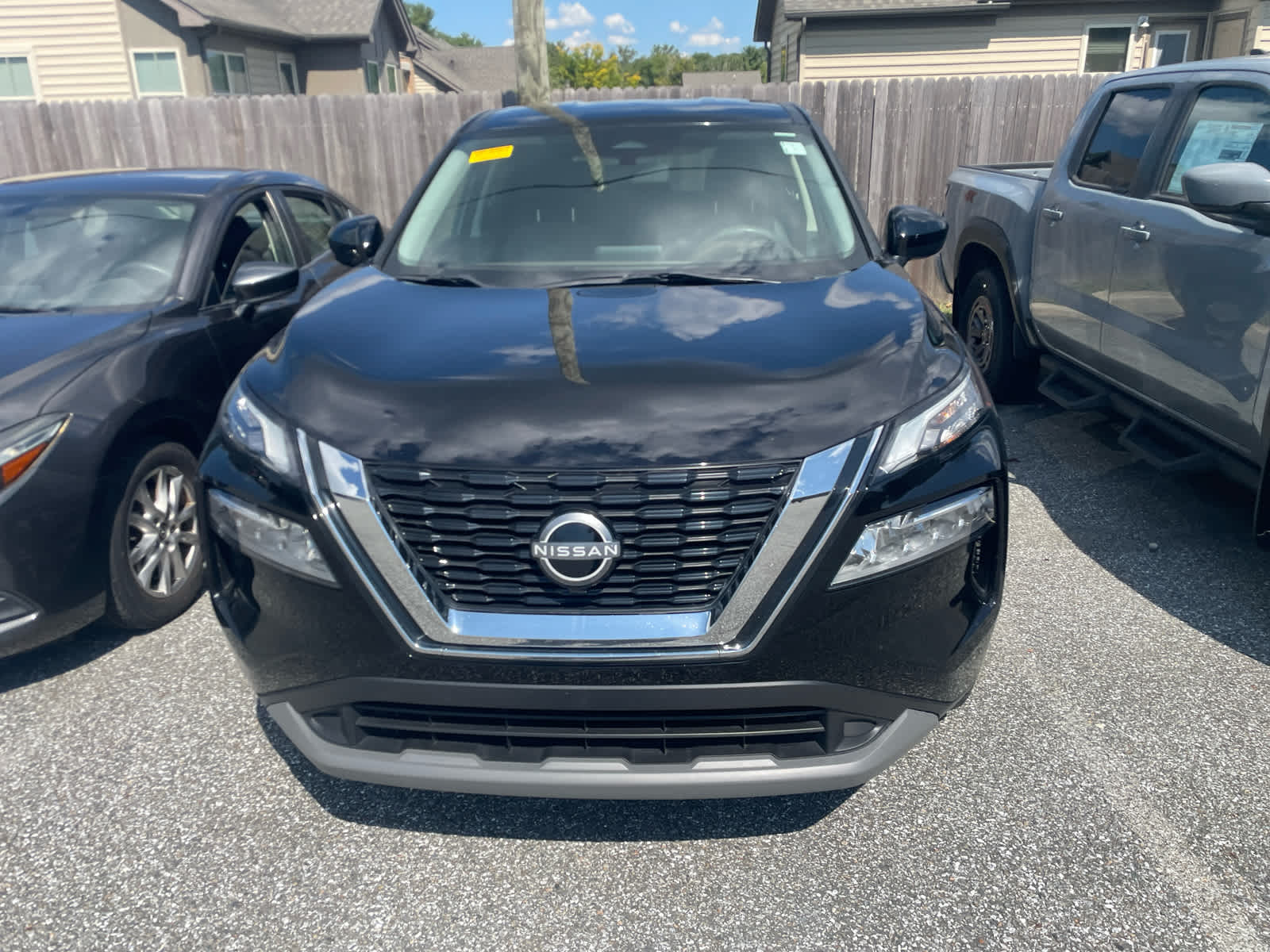 2023 Nissan Rogue SV photo 2