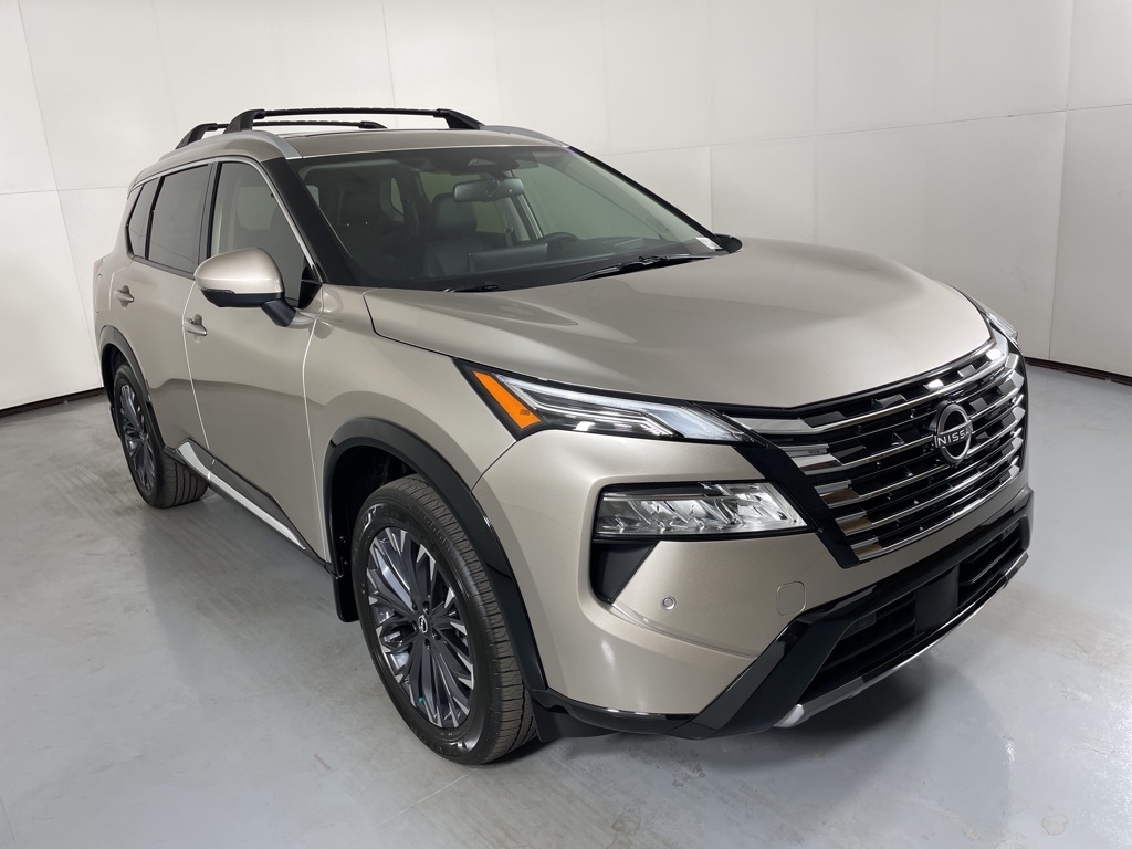 2026 Nissan Rogue Platinum photo 2