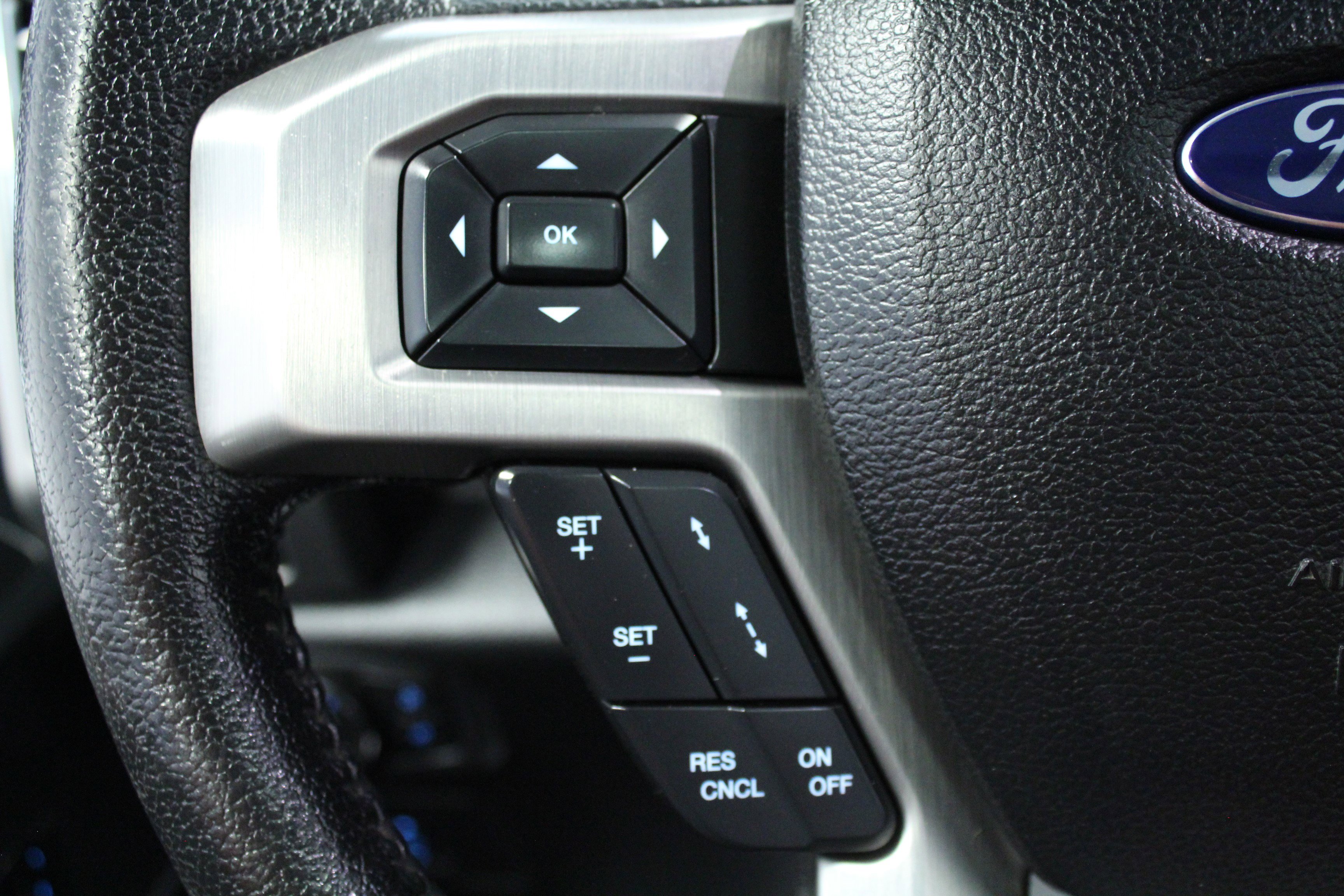 2016 Ford F-150 Platinum photo 19
