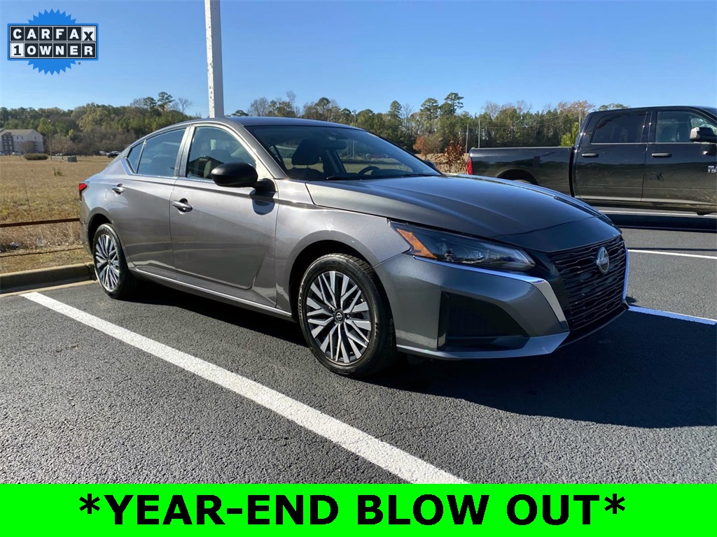 2025 Nissan Altima SV's photo