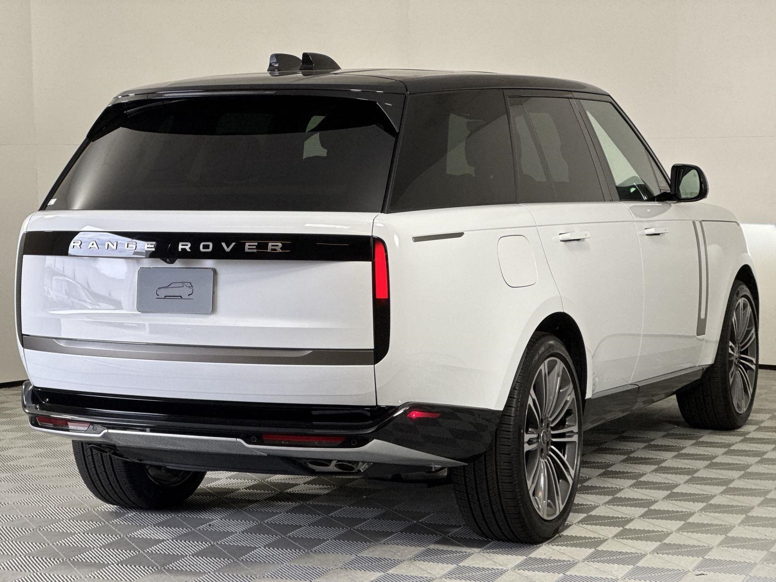 2025 Land Rover Range Rover SE photo 4