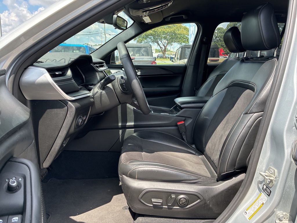 2023 Jeep Grand Cherokee Altitude photo 18