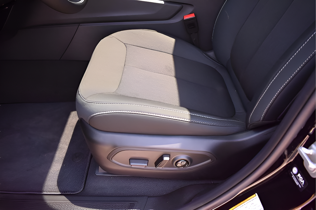 2025 Jeep Grand Cherokee Laredo photo 11