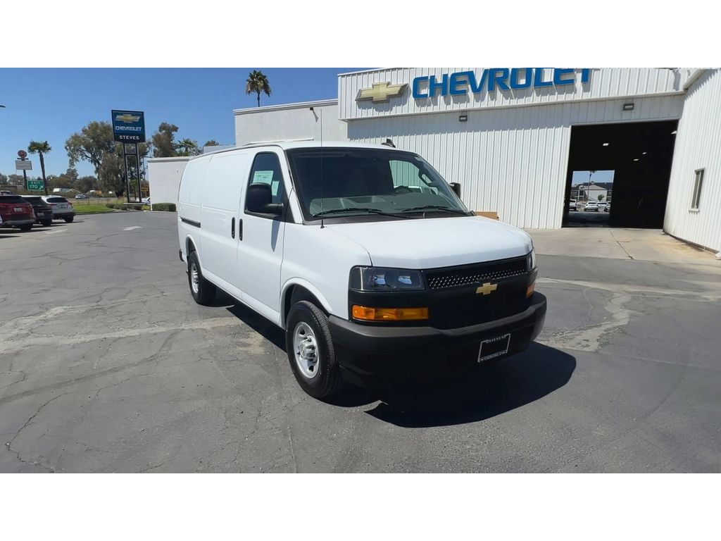 2025 Chevrolet Express Cargo 2500 photo 3