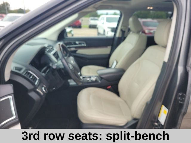 2018 Ford Explorer Platinum photo 14