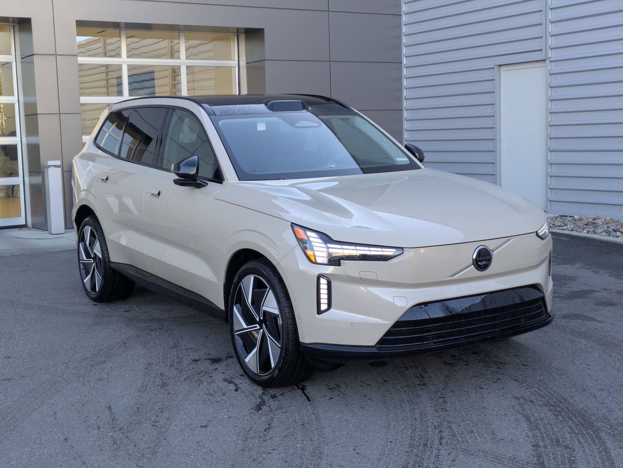 2025 Volvo EX90 Ultra's photo