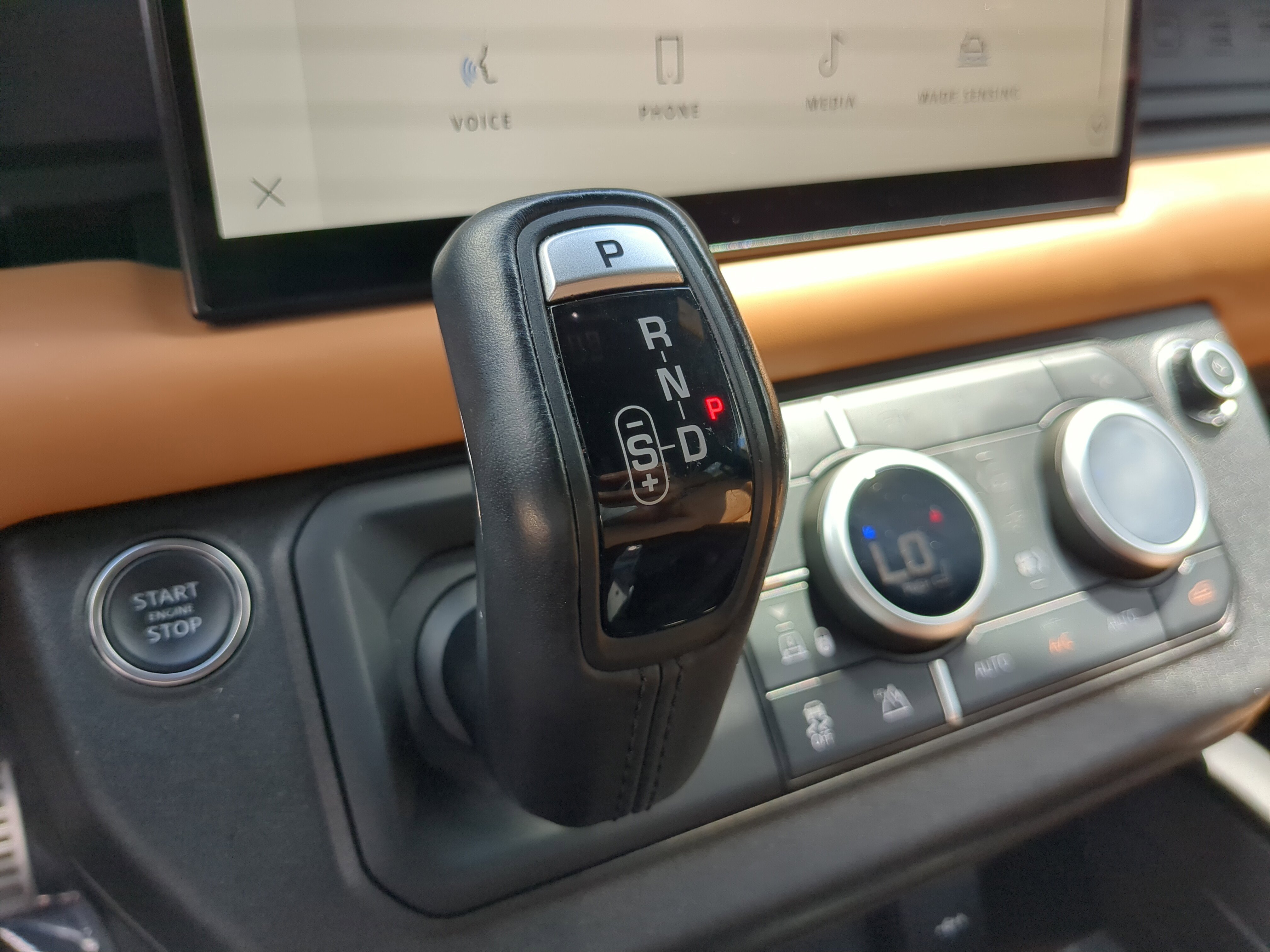 2023 Land Rover Defender V8 photo 9