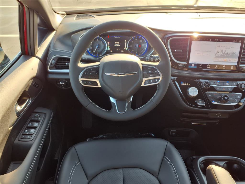 2026 Chrysler Pacifica photo 3