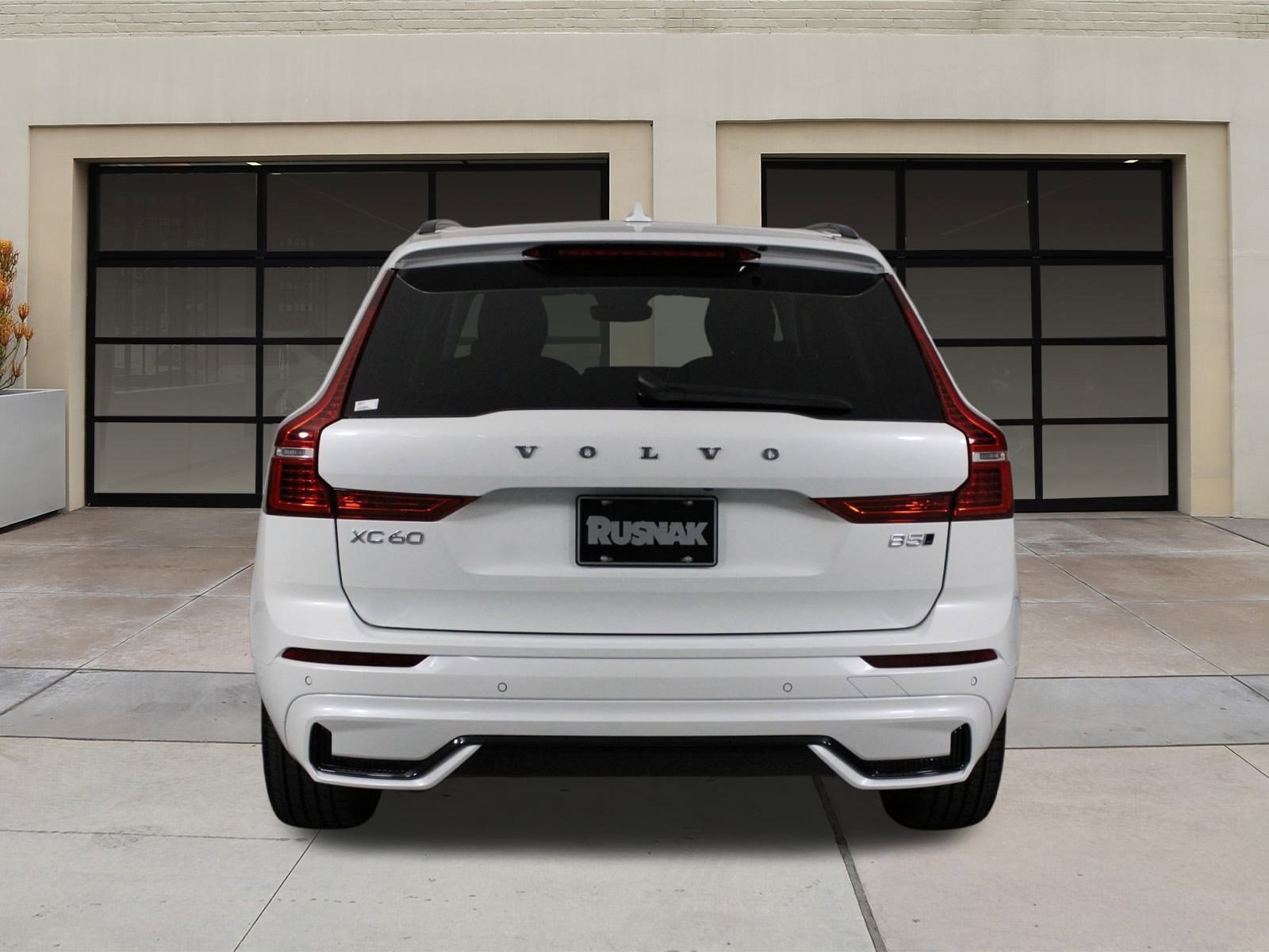 2025 Volvo XC60 B5 Plus photo 4