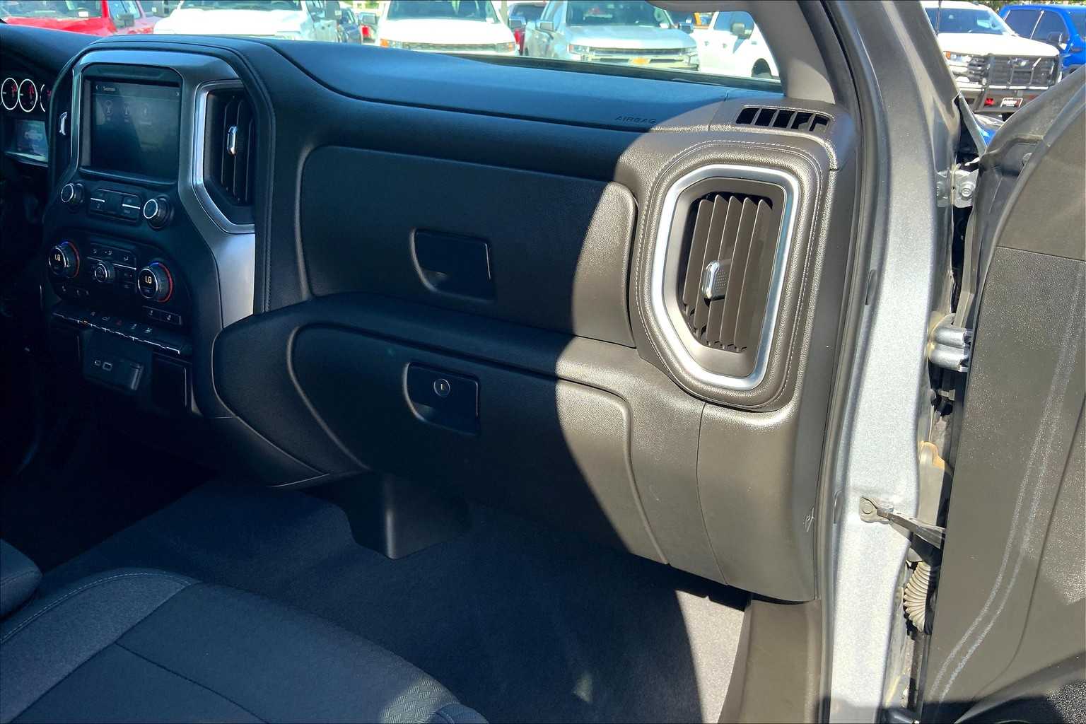 2019 Chevrolet Silverado 1500 LT photo 17