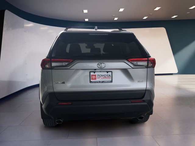 2024 Toyota RAV4 XLE photo 3