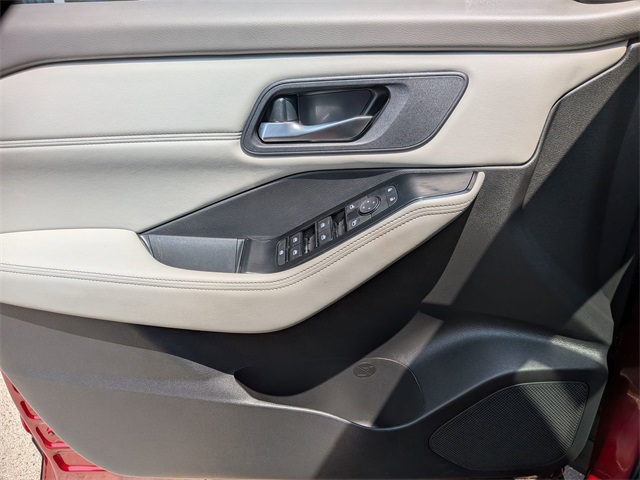 2023 Nissan Rogue SV photo 10