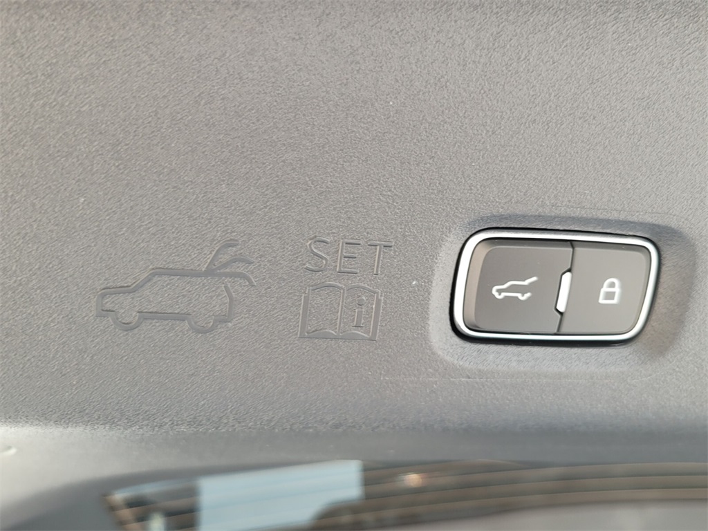 2025 Ford Expedition photo 12