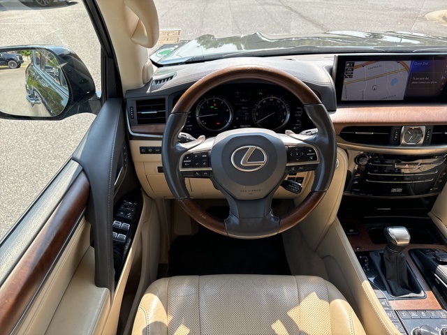 2016 Lexus LX 570 photo 8