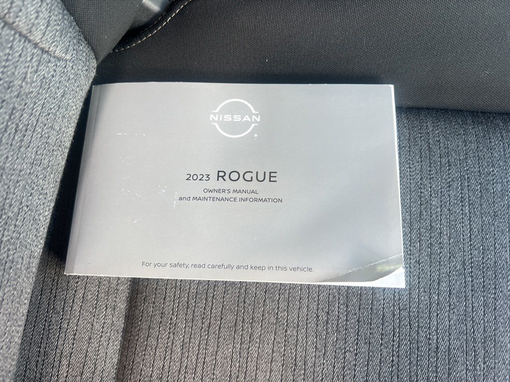 2023 Nissan Rogue SV photo 20