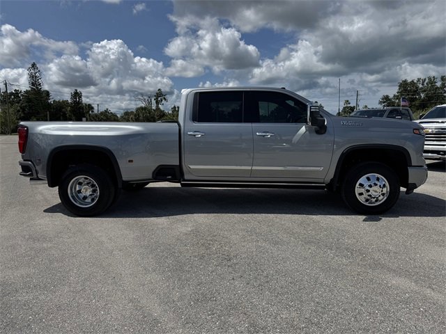 2025 Chevrolet Silverado 3500HD High Country photo 4