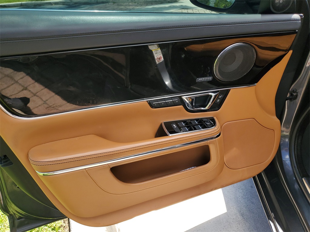 2019 Jaguar XJ Supercharged photo 18