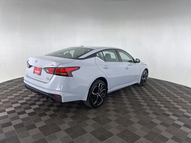 2023 Nissan Altima 2.5 SR photo 8