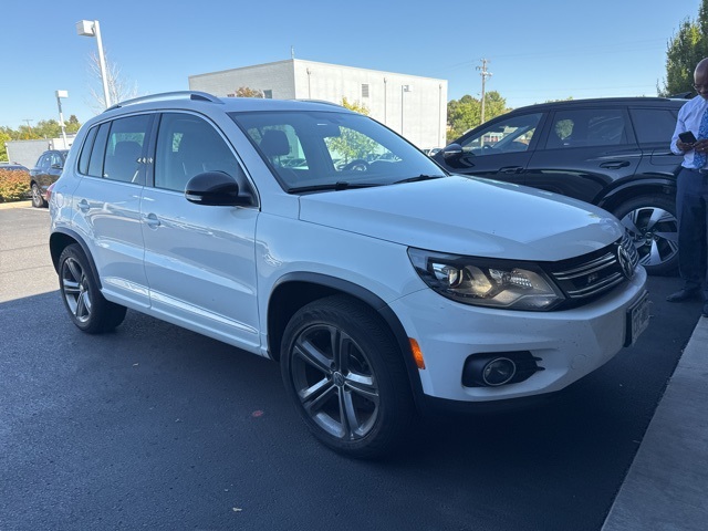 2017 Volkswagen Tiguan Sport photo 3
