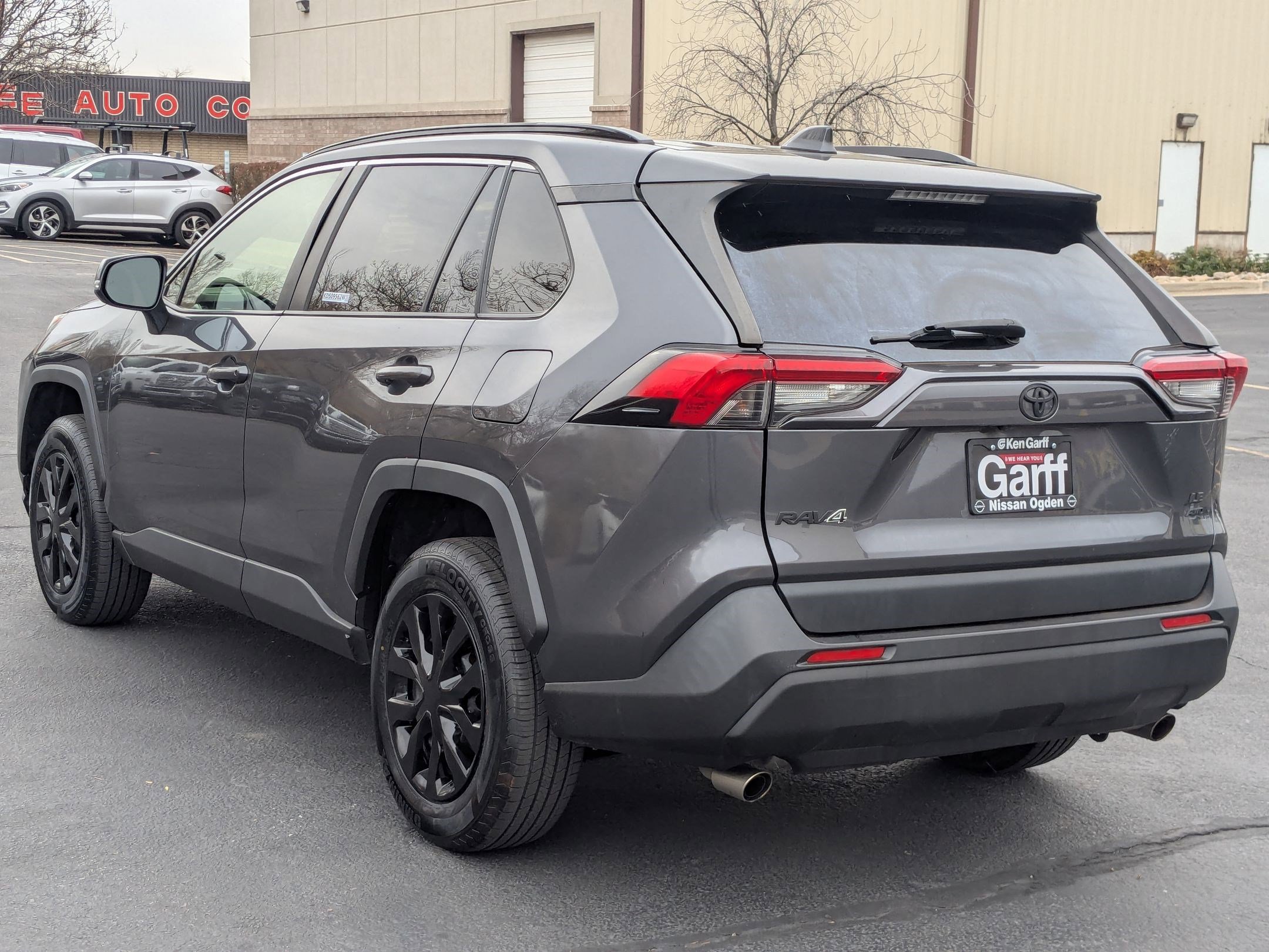 2019 Toyota RAV4 LE photo 3