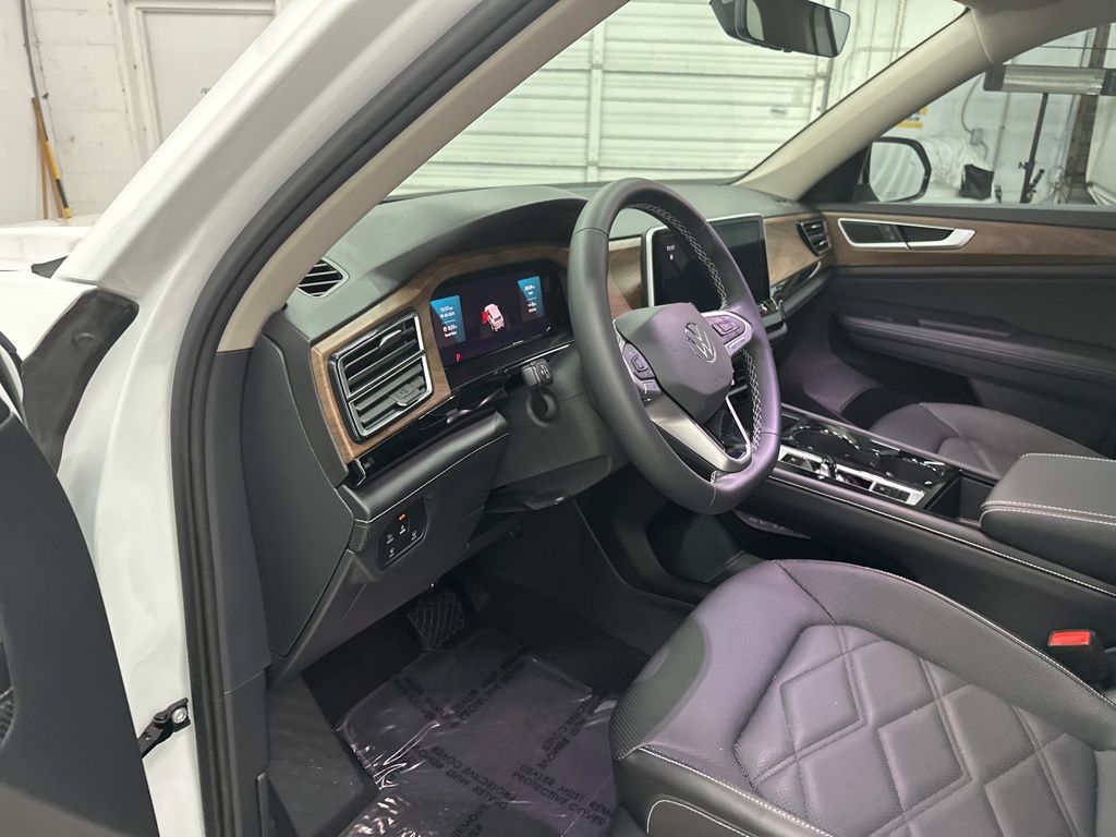 2024 Volkswagen Atlas SE Technology photo 8
