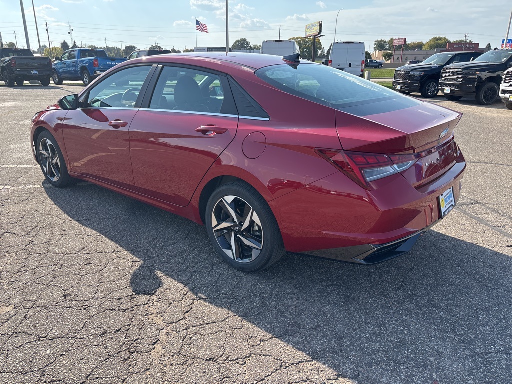 2023 Hyundai Elantra Limited photo 4