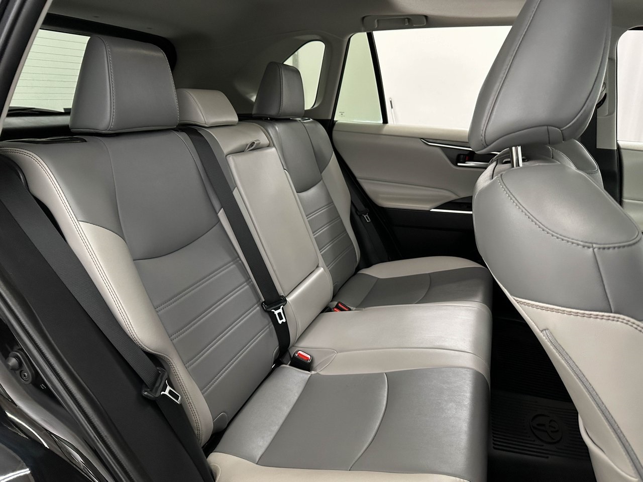 2023 Toyota RAV4 XLE Premium photo 15