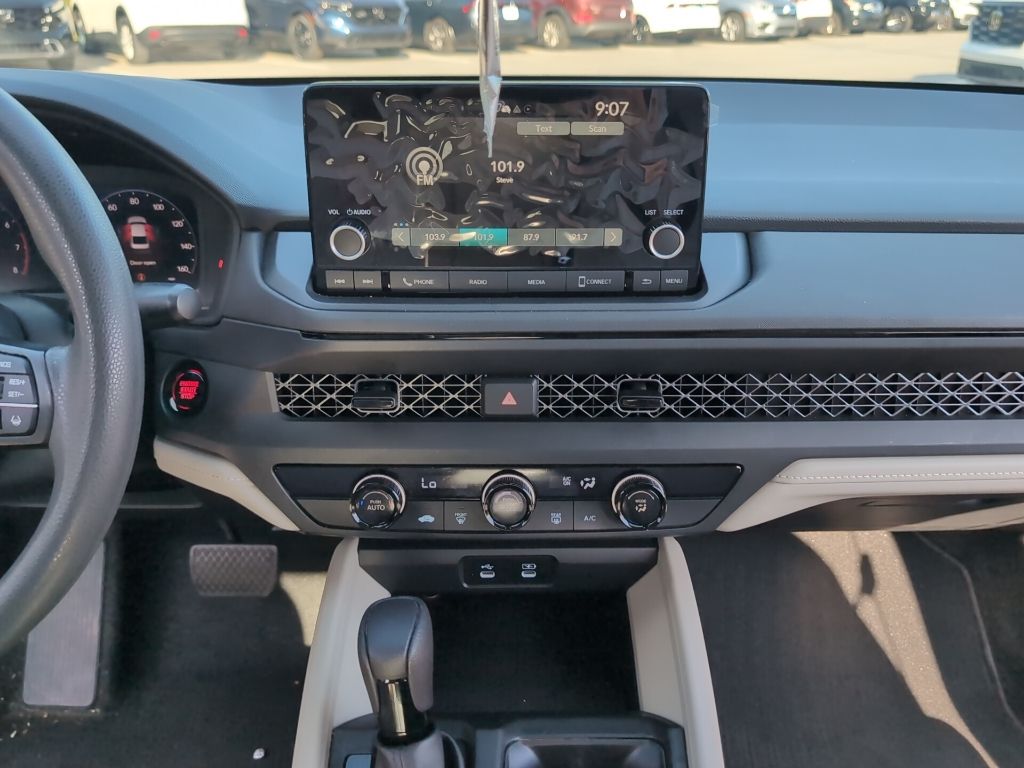 2023 Honda Accord LX photo 16