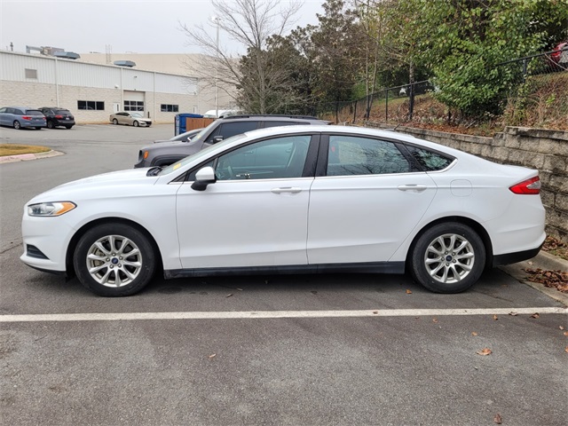 2016 Ford Fusion S photo 3