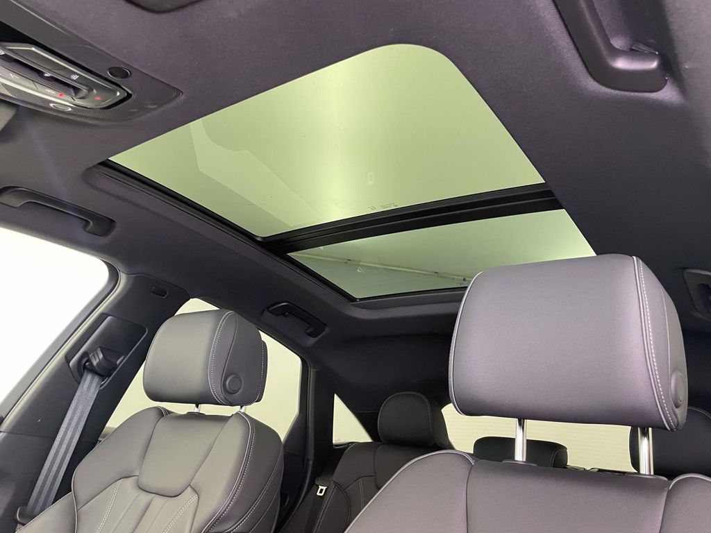 2025 Audi Q5 45 S line Premium Plus photo 17
