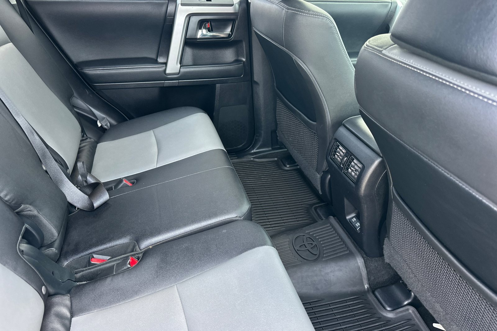2020 Toyota 4Runner SR5 Premium photo 20