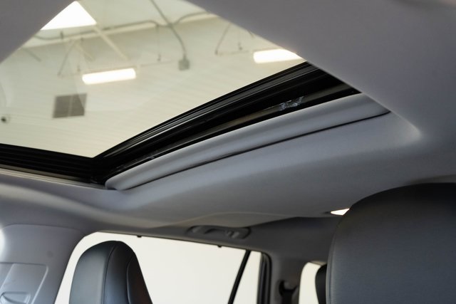 2023 Toyota Highlander L photo 3